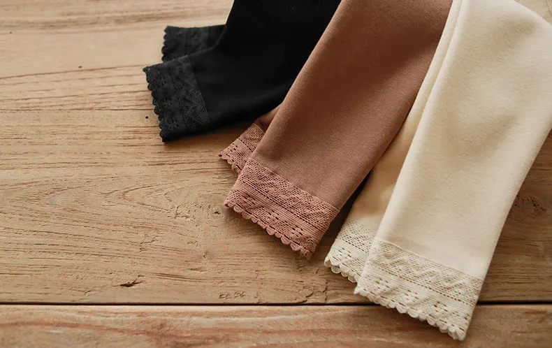 2022 toddler girls solid color lace edge padded bottoming pants